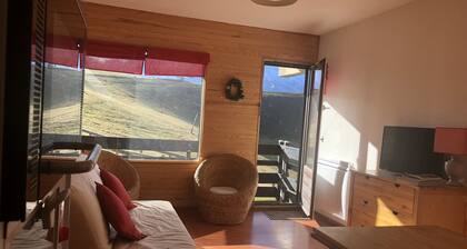 Cocooning studio you will enjoy the breathtaking view of the mountains