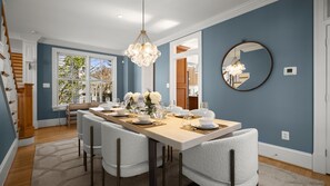 Dining - 6 King Beds <> A Palatial Suite Xcape (Alexandria)