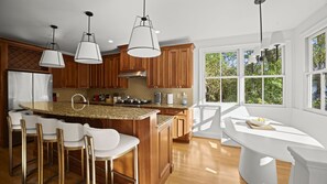 Fridge, microwave, oven, stovetop - 6 King Beds <> A Palatial Suite Xcape (Alexandria)