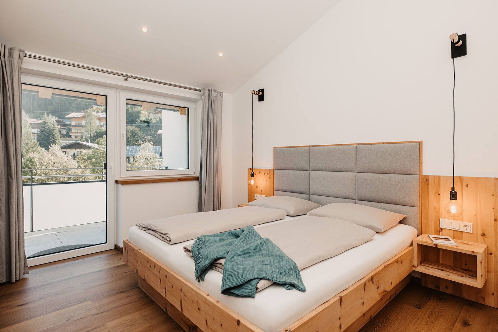 2 bedrooms, desk, travel crib, free WiFi