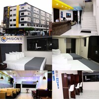 Un hotel con varias habitaciones, una zona de recepción y un comedor.