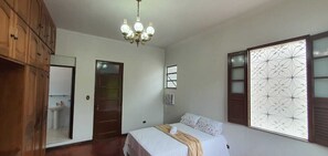 1 bedroom, desk, iron/ironing board, free WiFi