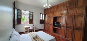 1 camera, una scrivania, ferro/asse da stiro, Wi-Fi gratuito