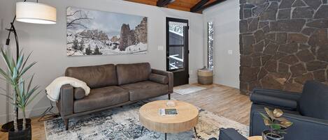 Fernseher, Kamin, BĂŒcher