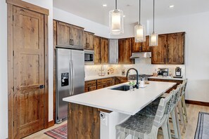 Fridge, microwave, oven, stovetop - Luxury Villa 108 I Private Hot Tub I Great Views I Best Price I Discounted Attractions (Fraser)