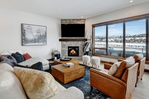 Smart-TV, peis, videospill og fotballspill