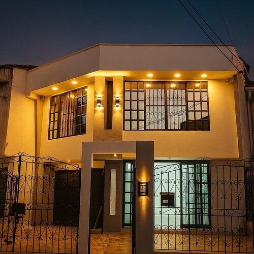 Exc. ubicación sur cali cerca Clínicas de estética, C comerciales. Restaurantes