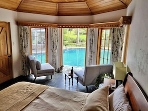 3 bedrooms, desk, iron/ironing board, free WiFi - Pet friendly Luxury Accommodation with private Pool and Jetty (Mangonui)