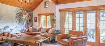 Pet friendly Luxury Accommodation with private Pool and Jetty