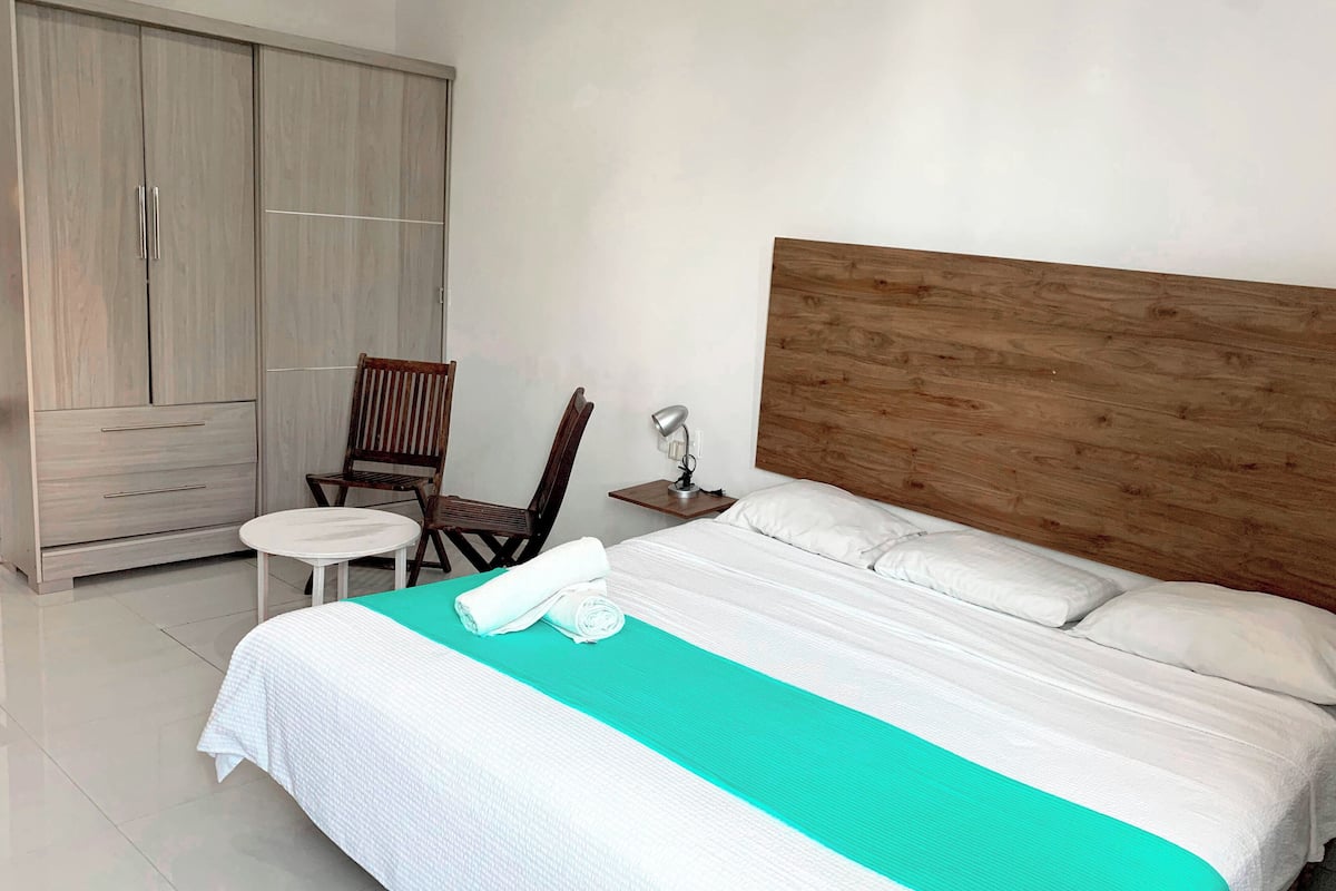 Standardzimmer, 1 Schlafzimmer | Schreibtisch, kostenloses WLAN, Bettwäsche
