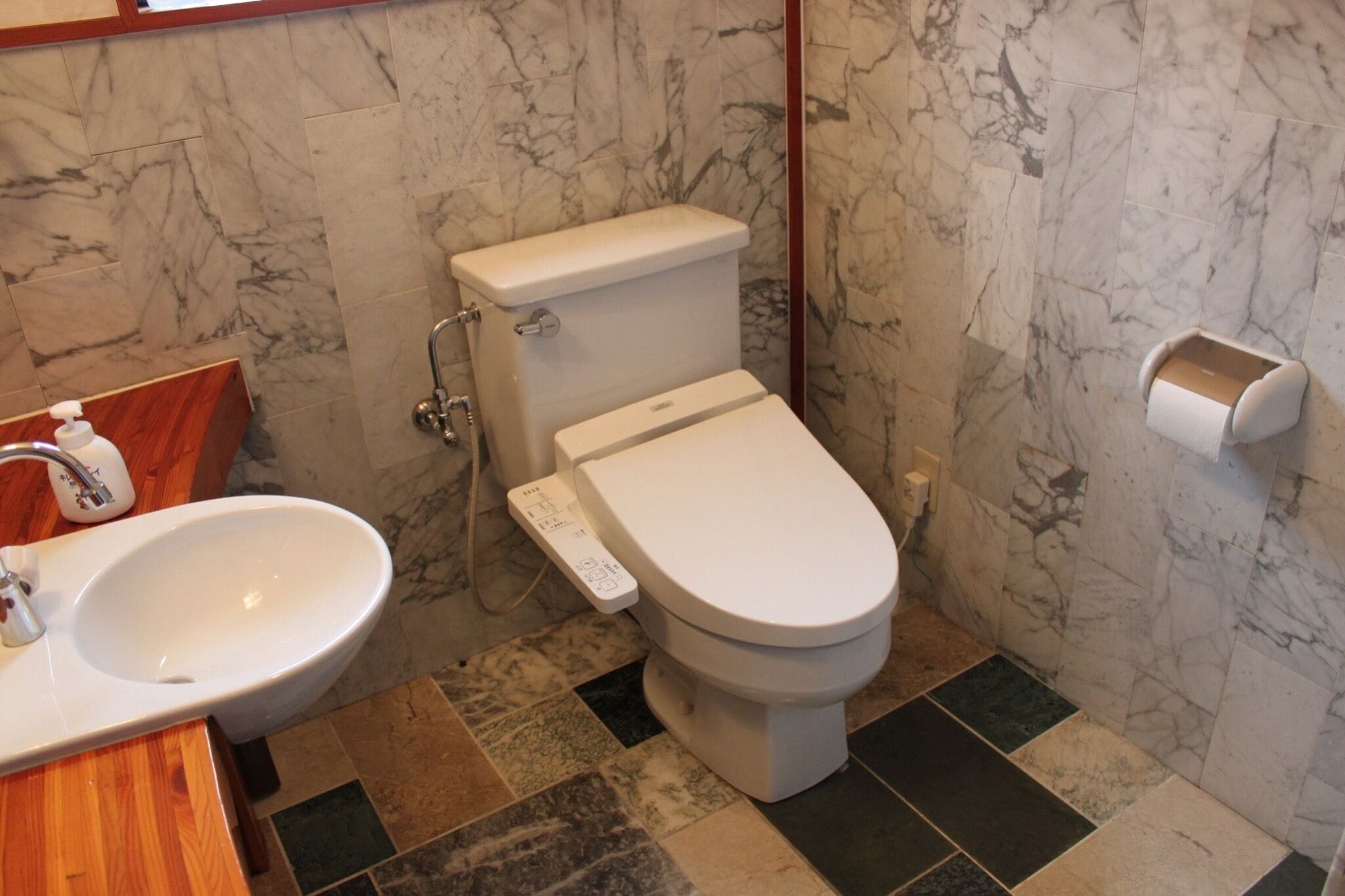 Haartrockner, Handtücher, Seife