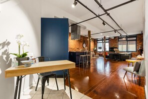 2 bedrooms, free WiFi, bed sheets - StayCentral - Heritage Warehouse Retreat (Melbourne)