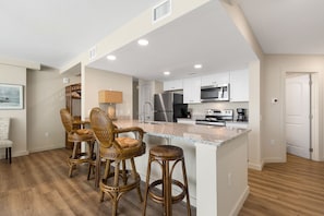 Fridge, microwave, oven, stovetop - Sandcastle Condominiums Unit 41920 (Port Aransas)