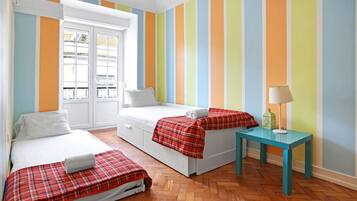 1 slaapkamer, een strijkplank/strijkijzer, wifi, beddengoed