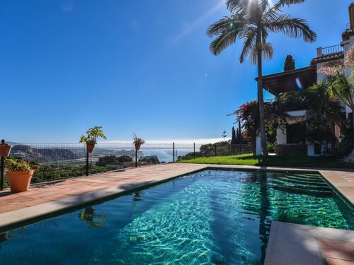 Villa de luxe avec vue sur la mer et piscine privée