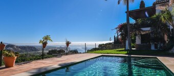 Villa de luxe avec vue sur la mer et piscine privée