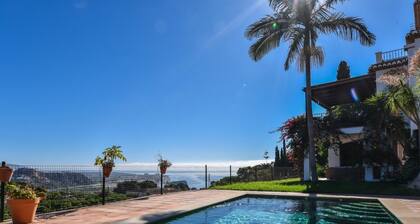 Villa de luxe avec vue sur la mer et piscine privée