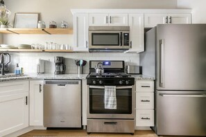 Fridge, microwave, oven, stovetop - Newly Renovated 2BR Apartment w/ Free Parking in Downtown (Lexington)