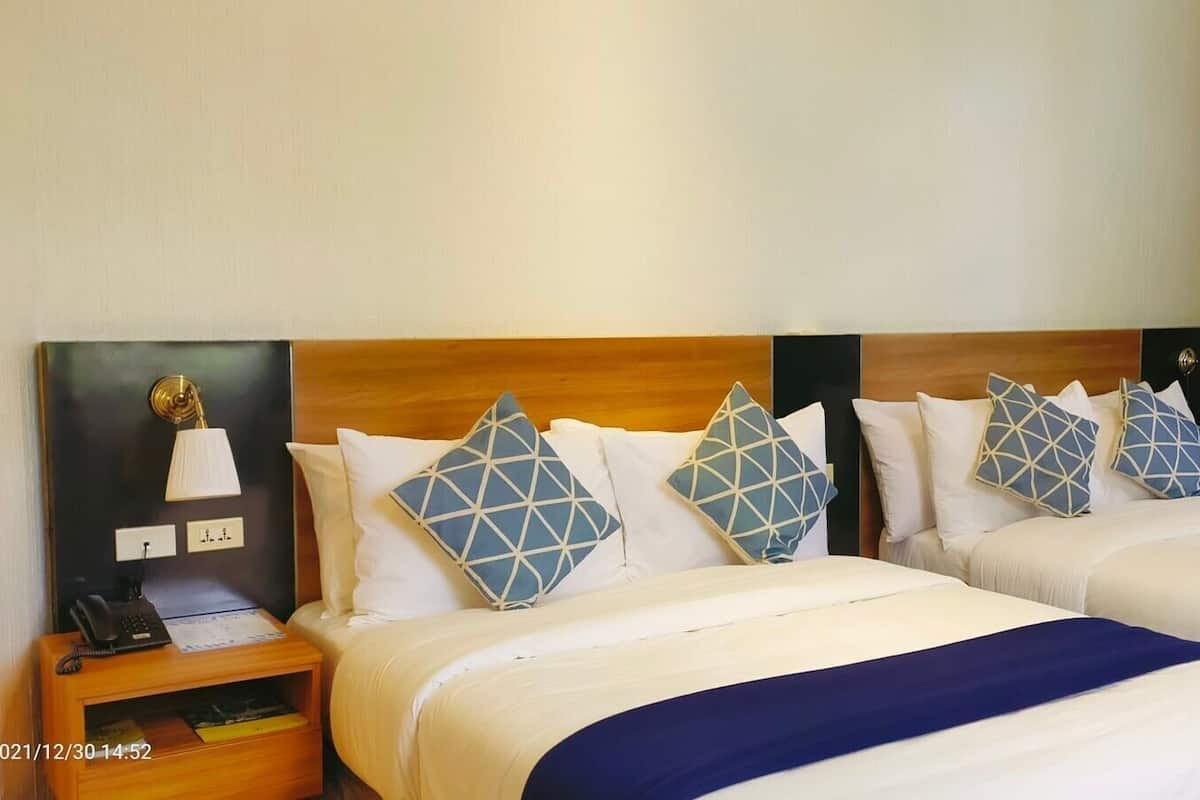 Superior Quadruple Room, 2 Double Beds, Bathtub, Garden View | In-room safe, desk, laptop workspace, blackout drapes