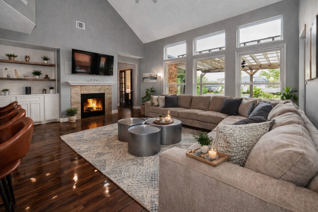 Smart TV, fireplace, ping pong