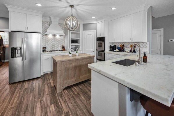 Refrigerador, microondas, horno, placa de cocina