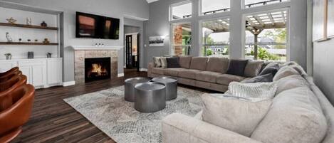 TV connectée, cheminée, table de tennis de table