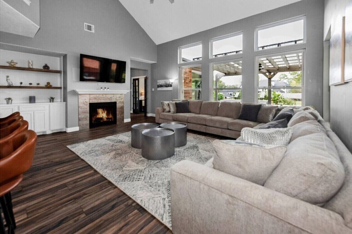 Photo of Lakefront 7BR w/ Pool + Spa | 30 Mins to Downtown