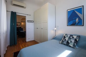 1 bedroom, desk, iron/ironing board, WiFi
