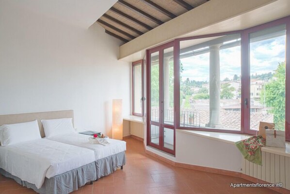 2 habitaciones, tabla de planchar con plancha, wifi y ropa de cama