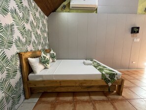 ルーム | ミニバー、ベッドシーツ