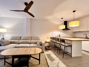 TV - Housing León-Palacio de Don Ramiro Suite (León)