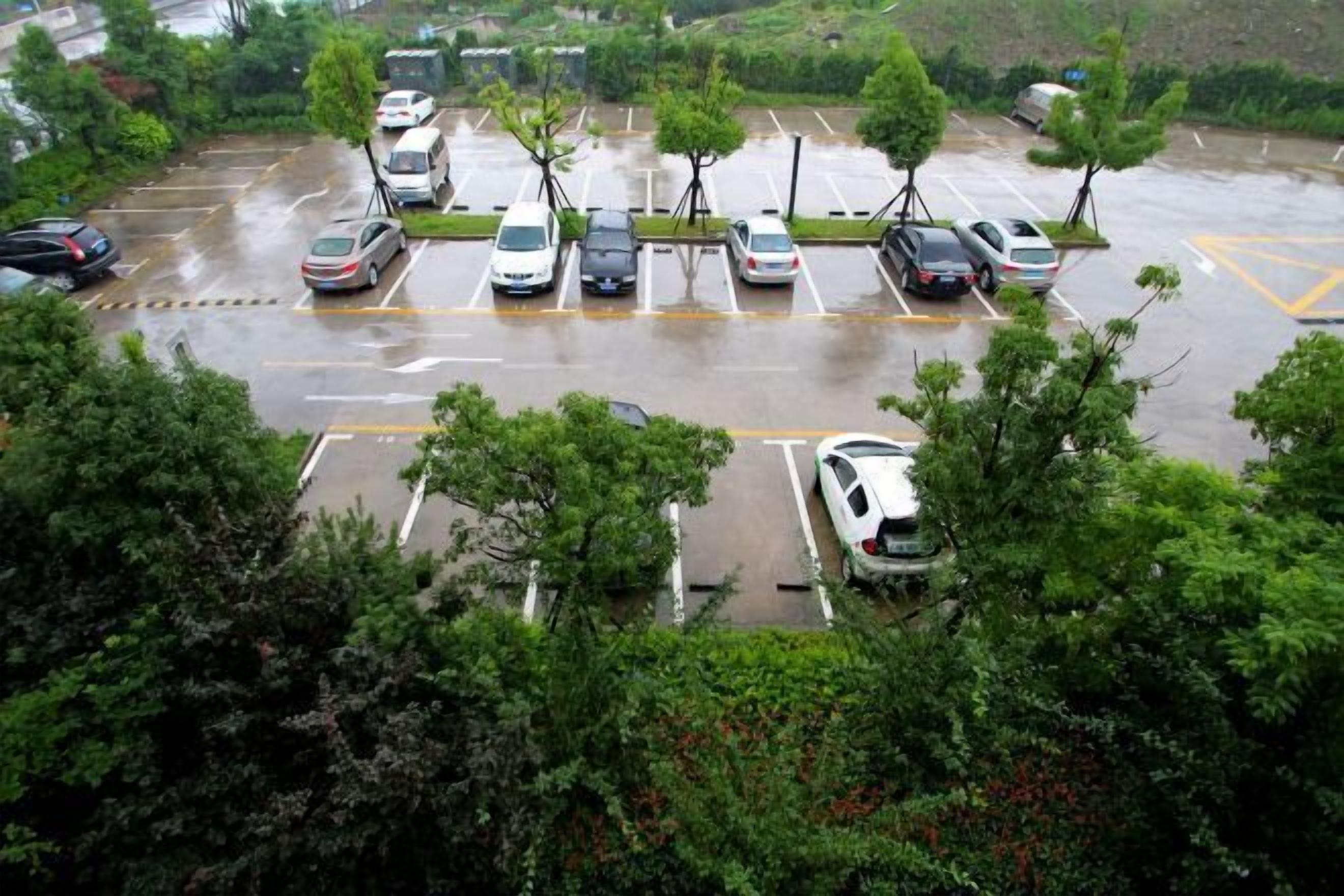 Parkir mandiri gratis