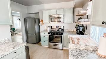 Frigorífic, microones, forn i placa de cuina