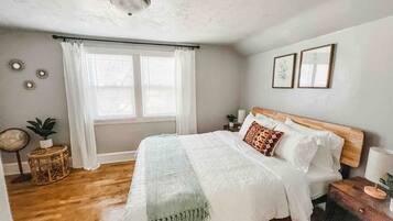 4 bedrooms, iron/ironing board, free WiFi, bed sheets