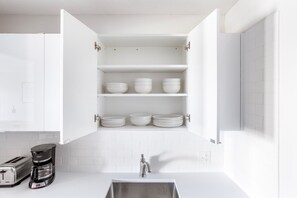 Refrigerador, microondas, horno y lavavajillas 