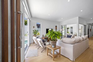 Fernseher, Computerbildschirme, Drucker