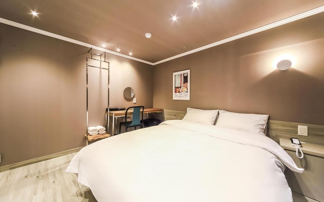 Kamar Double Standar, 1 Tempat Tidur Double | Seprai premium, selimut bulu angsa, dan bantalan ekstra lembut