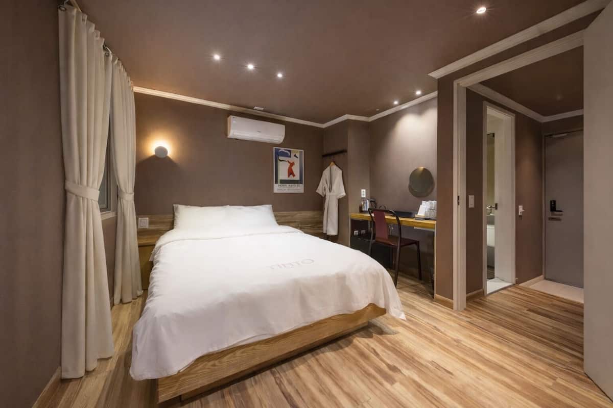 Habitación estándar doble, 1 cama doble | Ropa de cama de alta calidad y edredones de plumas