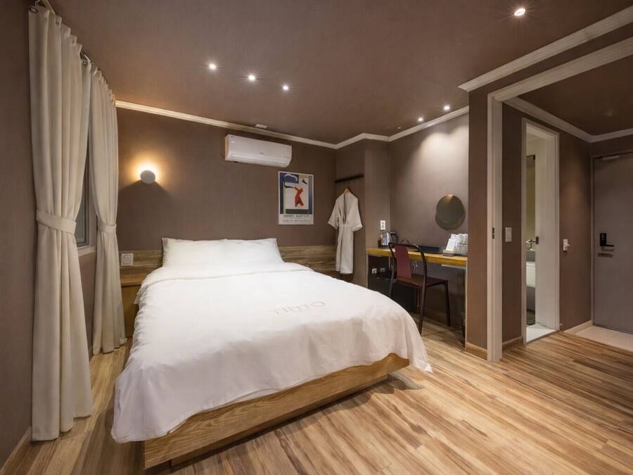 Standard Double Room, 1 Double Bed | Premium bedding, down duvets, pillow-top beds, desk