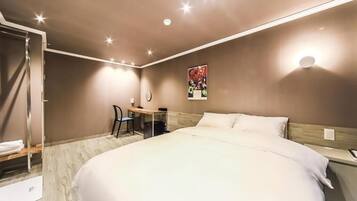 Deluxe Room(Bathtub, Lounge Furniture included) | Hochwertige Bettwaren, Daunenbettdecken, Pillowtop-Betten, Schreibtisch