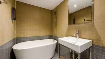 Ducha, artículos de tocador gratuitos, secador de pelo, batas