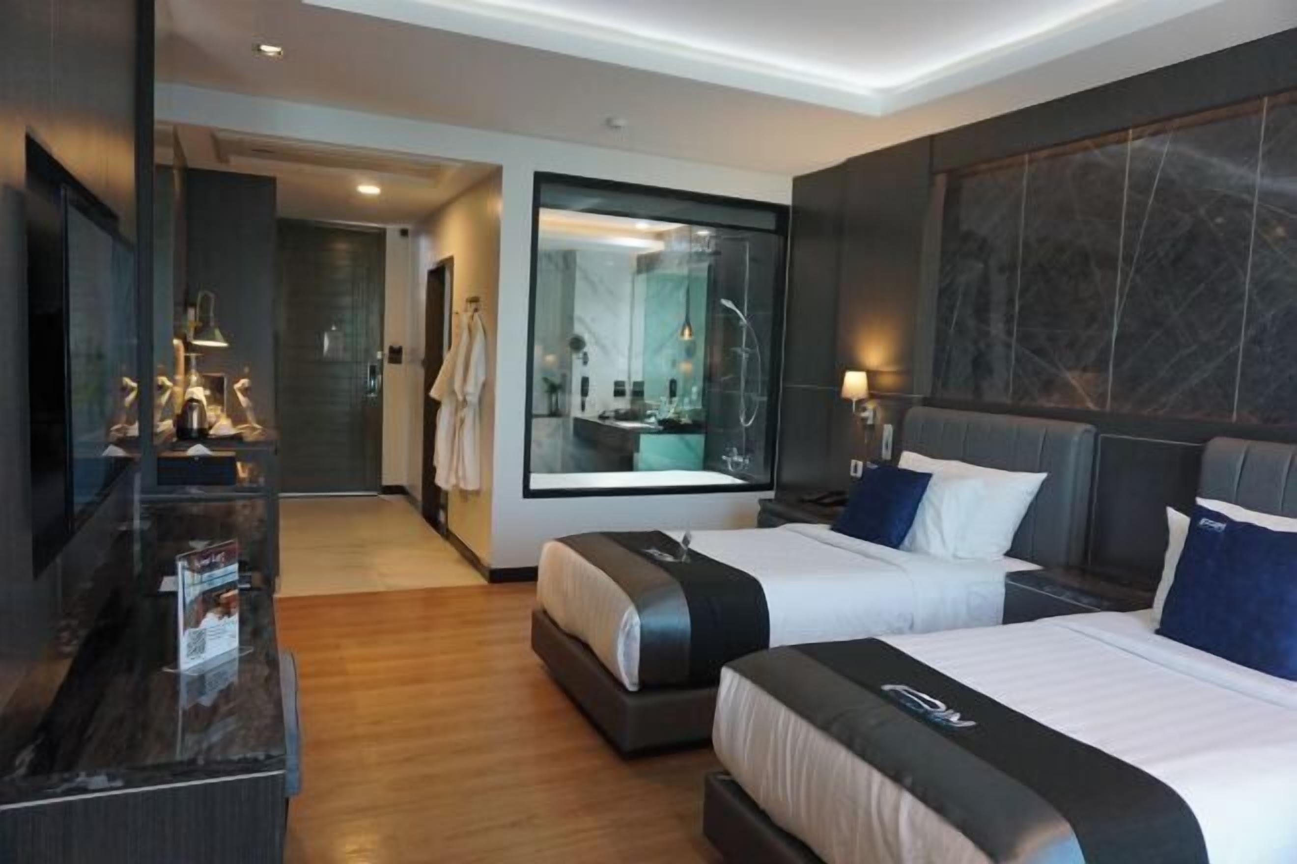 Caja de seguridad en la habitación, escritorio y cortinas blackout 