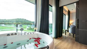 Executive Studio Suite | Bathroom | Slippers