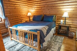 3 habitaciones, escritorio y tabla de planchar con plancha 