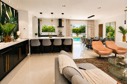 A Pool,3 Kings MidCentury Modern 