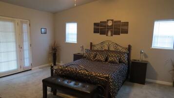 3 bedrooms, desk, iron/ironing board, travel crib