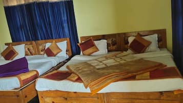 Habitación familiar doble de uso individual | Ropa de cama de alta calidad y edredones de plumas