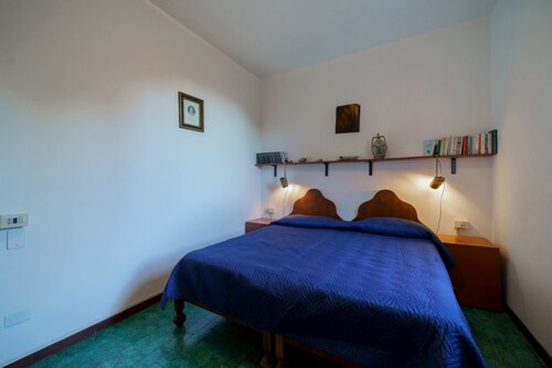 Rustic Villetta Le Grotte sleeps 8 comfortably with a view of the bay of Portoferraio