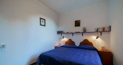 Rustic Villetta Le Grotte sleeps 8 comfortably with a view of the bay of Portoferraio