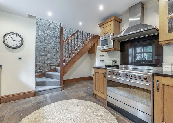 Unclassified image, 1 of 17, button